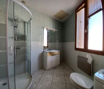 Location Appartement 3 pièces 72m² LEZIGNAN CORBIERES 11200 - Photo 2