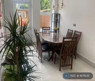 1 bedroom in a house share to rent - Photo 2