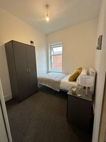 1 bedroom in a house share to rent - Photo 5