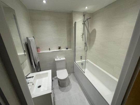 2 bedroom flat to rent - Photo 1
