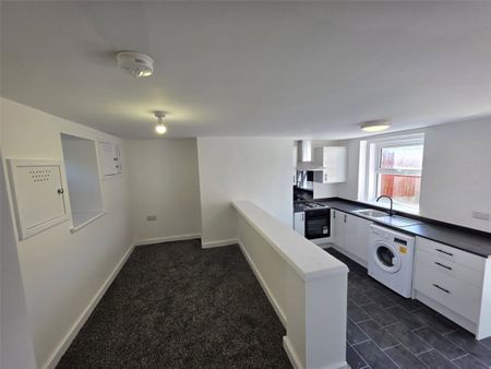 Ingham Road, Dewsbury, West Yorkshire, WF12 - Photo 4