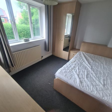 6 Bed - 16 Winston Mount, Headingley, Leeds - LS6 3JY - Student - Photo 5