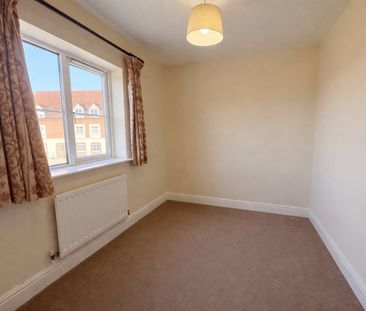 Fairford Leys Way, Aylesbury - Photo 1