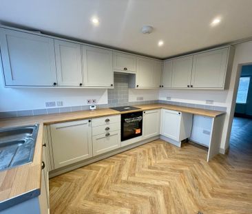 3 bedroom apartment to let - Photo 4