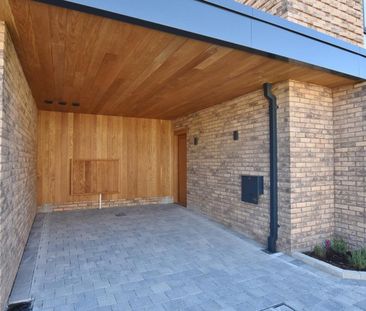 The Mount, Hale Barns, Altrincham, WA15 - Photo 4