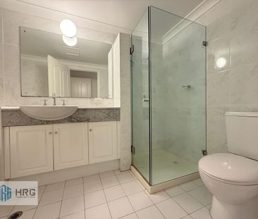 Spacious, Private & House-Like Apartment with Garden – Walk to Chat... - Photo 4