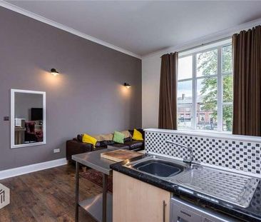 Wellington Villas, Bury, Greater Manchester, BL8 - Photo 2