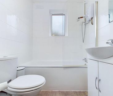 1 bedroom ground floor flat to rent - Photo 2