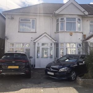 2 bedroom end of terrace house to rent - Photo 3