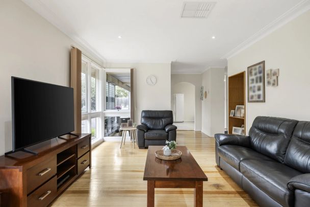 Immaculate Family Home on 712m² (Approx.) in a Prime Location for lease! - Photo 1