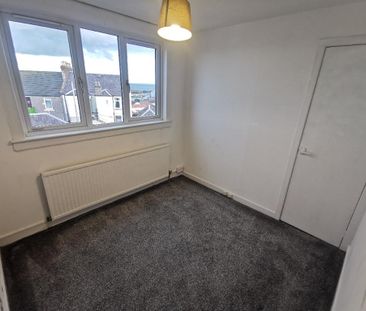 3 bedroom flat to rent - Photo 3