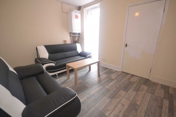 5 Bed - Cardigan Road, University Area - Photo 1