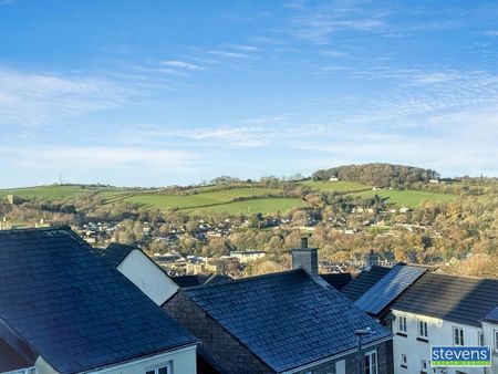 4 bedroom semi-detached house to rent - Photo 2