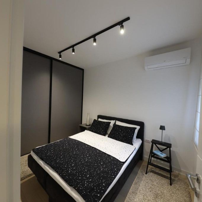 Se inchiriaza apartament cu o camere - Fotografie 1