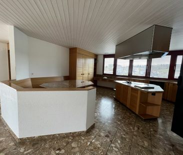 "Grosse Attikawohnung mit Blick auf die Aare in kleinem Gewerbehaus" - Photo 1