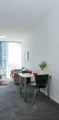 2 Bedroom Apartment - Large Low Level - Photo 2