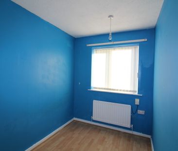 3 Bedroom Semi-Detached House - Photo 2