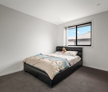 Contemporary Townhouse Living - Photo 4