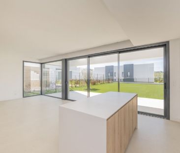 4 Bedroom Townhouse For Rent in Estepona, Málaga - Photo 4