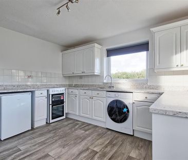 3 bedroom semi-detached house to rent - Photo 5