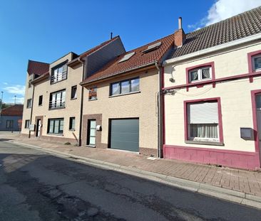 Ruime rijwoning met terras, garage en 2 slaapkamers in Wetteren - Photo 1