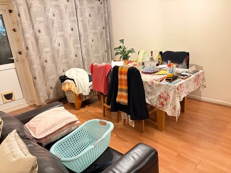 3 Bed Bungalow, Off Twyford Abbey Road Area, NW10 - Photo 2