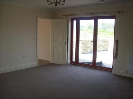 3 bedroom detached house to rent - Photo 2