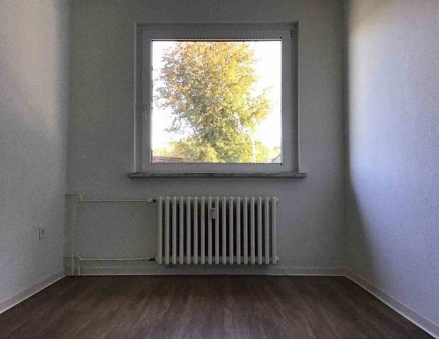 Frisch renovierte 3-Raum-Wohnung mit zeitgemäßem Tageslichtbad! - Photo 1