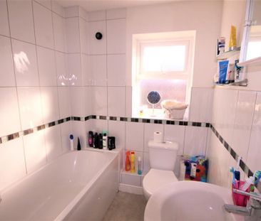 2 bedroom semi-detached house to rent - Photo 5