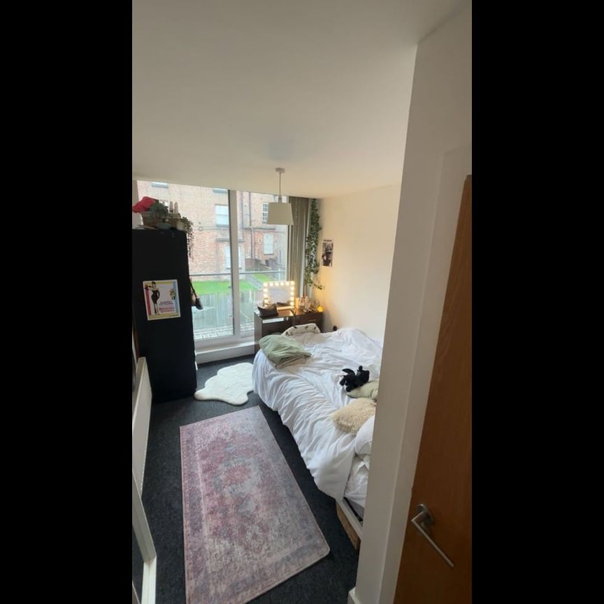 Room in a Shared House, Welby Street, M13 - Photo 1