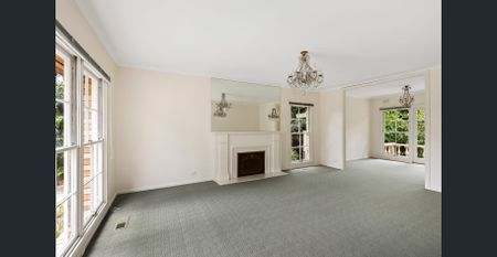 Central Family Home - Photo 2