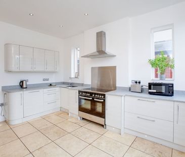 Room in a Shared House, Chatsworth Gardens, W3 - Photo 4