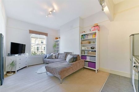 A well presented two bedroom apartment on the popular Cologne Road. - Photo 2