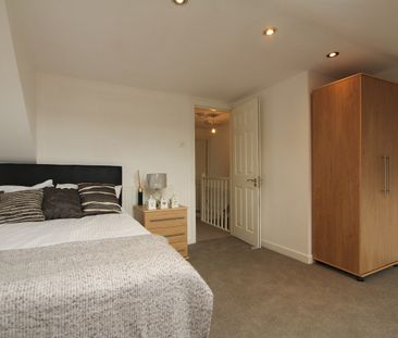 6 Bed Terraced House, Grange Avenue, RG6 - Photo 4