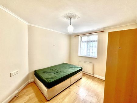 Staines Road, Feltham, TW14 - Photo 3