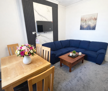1 bedroom in a house share to rent - Photo 2