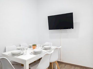 Luminous double room in Valencia street, Barcelona city centre - Photo 2