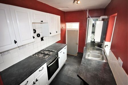 5 bedroom terraced house to rent - Photo 4