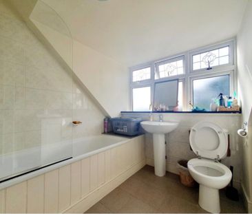 Room in a Shared House, Powys Lane, N14 - Photo 4