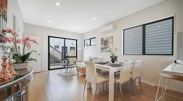 Stunning Four Bedroom Townhouse - Photo 1