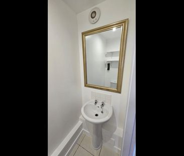 Room in a Shared House, Radclyffe Mews, M5 - Photo 6