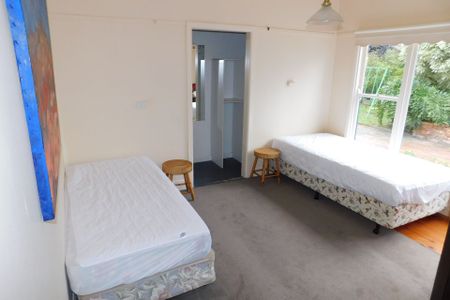 FULLY FURNISHED THREE BEDROOM HOME IN FASHIONABLE SOLDIERS HILL - Photo 3