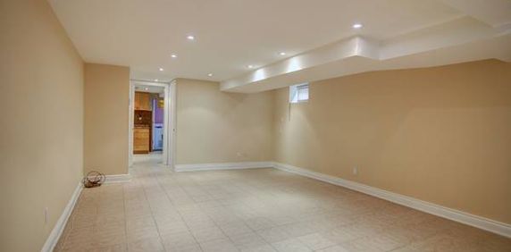 **Executive-BSMT studio/bachelor unit in Humewood-Cedarvale** - Photo 2