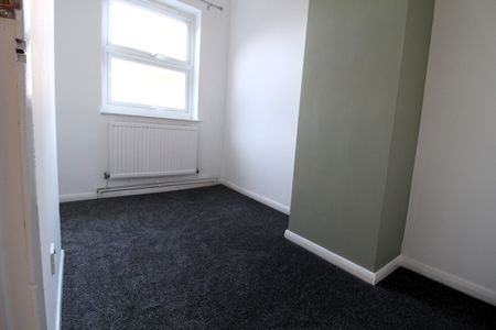 98 Wellington Street - Photo 2