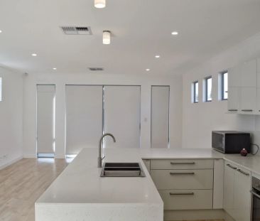 LOVELY LOW MAINTENANCE 3 BEDROOM HOME! - Photo 6
