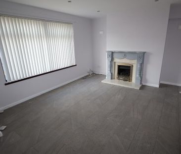 36 Dunluskin Crescent, Carrickfergus, BT38 7SB - Photo 2