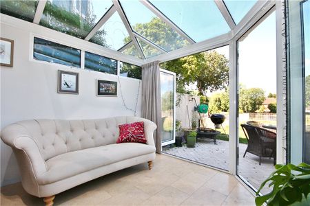 Riverside Road, Staines-upon-Thames, Surrey, TW18 2LE - Photo 2