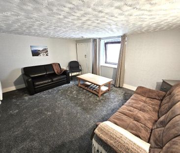 4 bedroom semi-detached house to rent - Photo 3