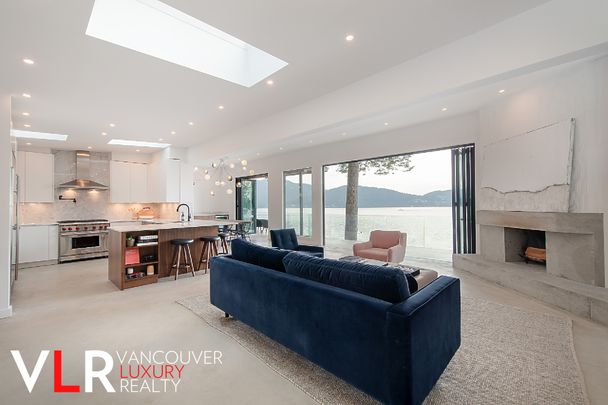 House in North Vancouver, BC - Photo 1