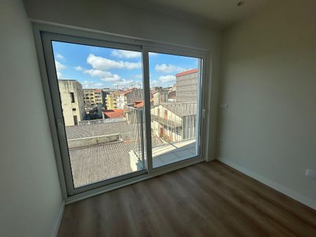 Apartamento T1 com lugar de garagem a 300 metros da Estação do Metro da Trindade - Photo 2
